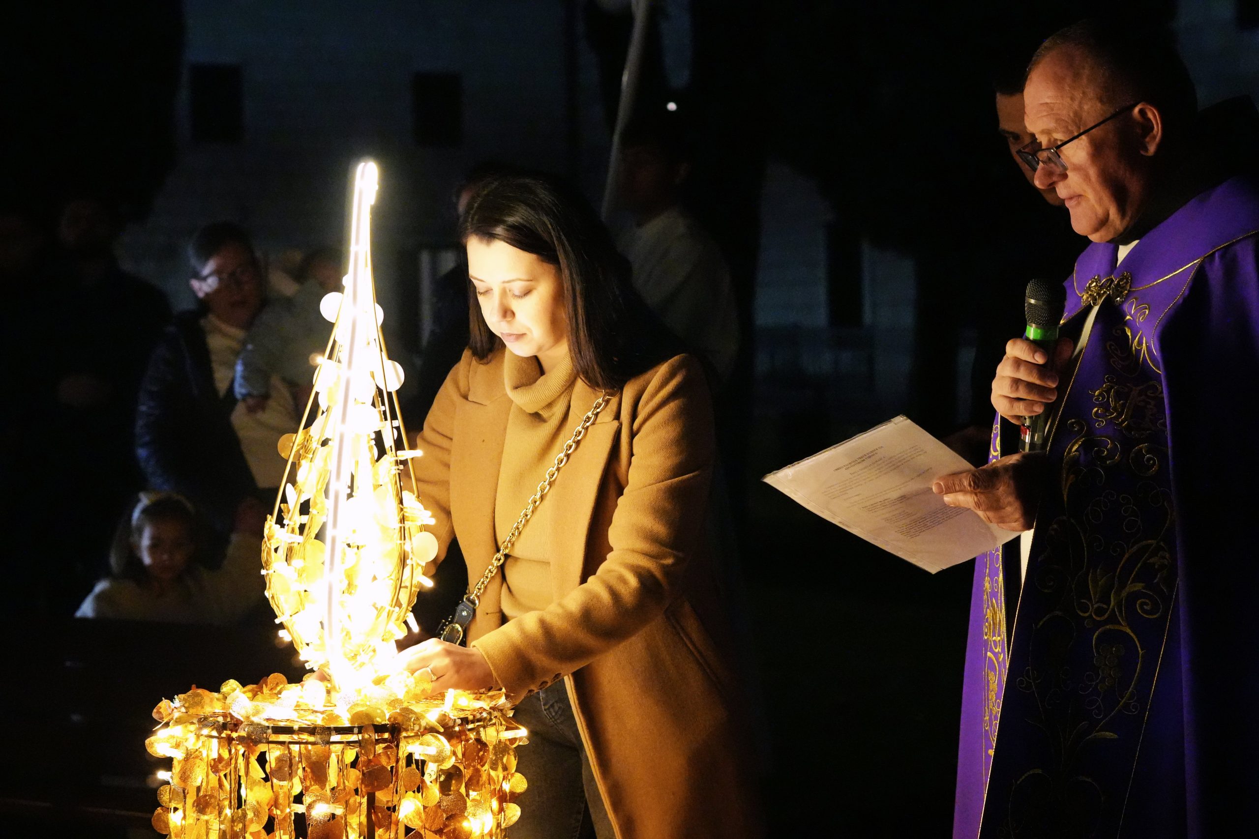 Upaljena 3.adventska svijeća