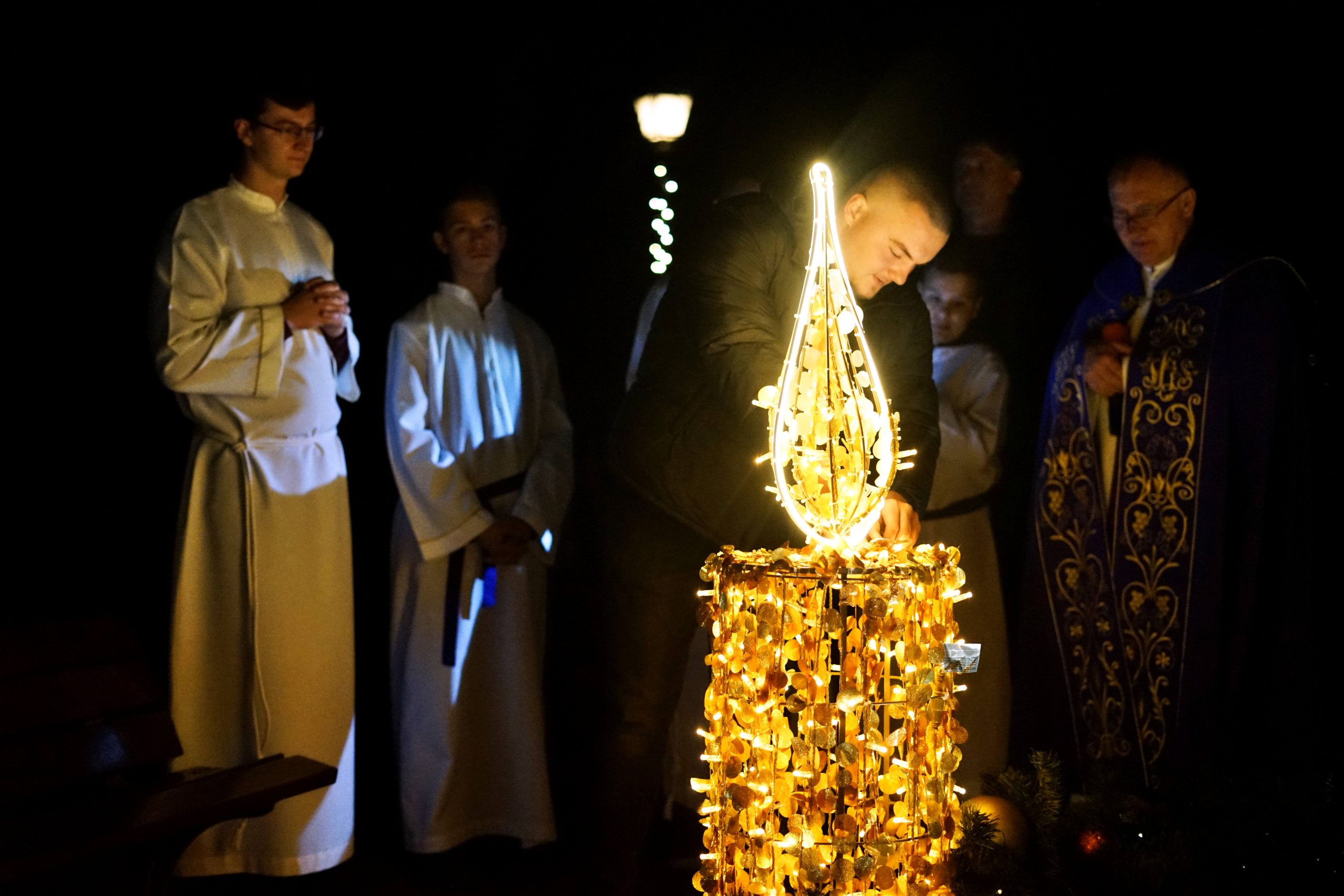 Upaljena četvrta adventska svijeća – svijeća ljubavi